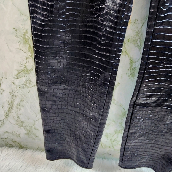 MISSGUIDED Black Reptile Patterned Polyurethene Skinny Pants - Picture 6 of 12